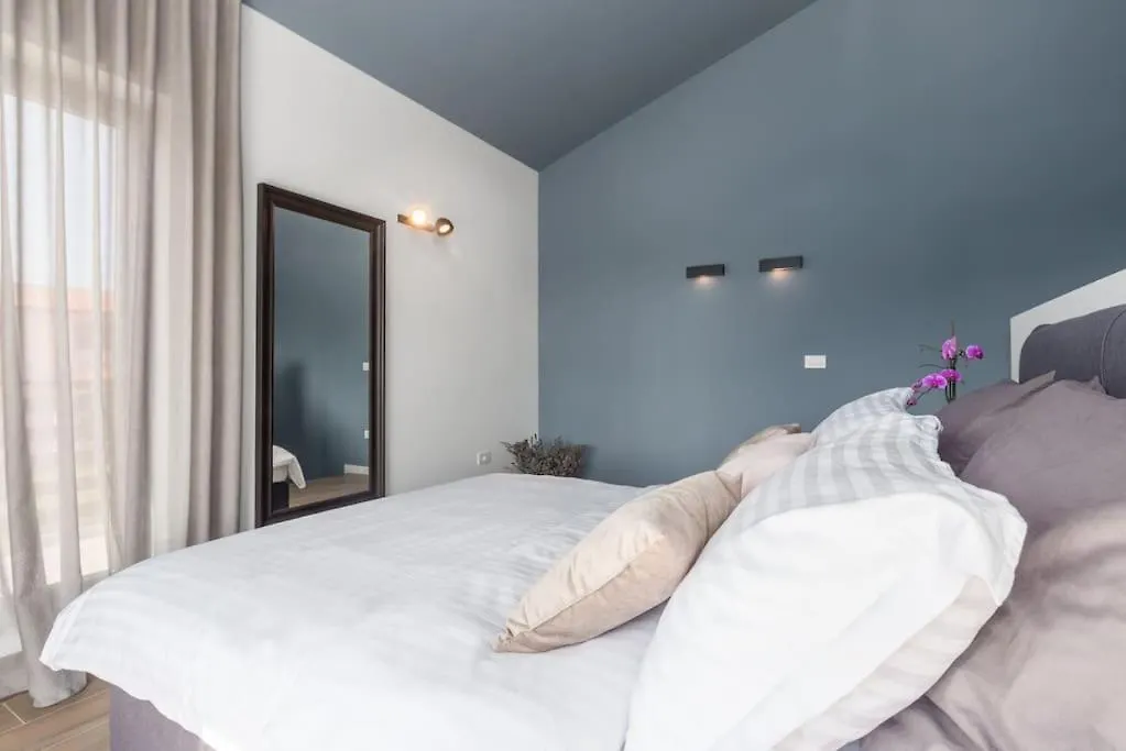 Marcante - Designer, Romantic Pool View Suite Porec Apartment