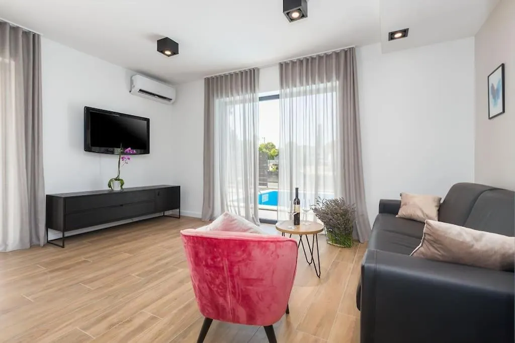 Marcante - Designer, Romantic Pool View Suite Porec Apartment